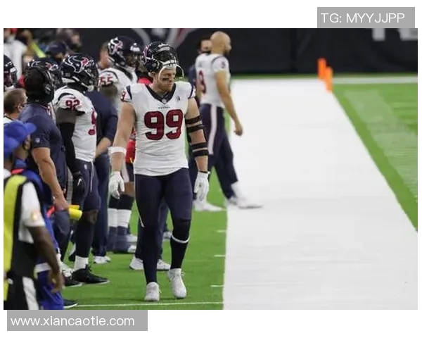 塞维利亚主帅托马斯-莫纳,被曝光偷偷观察其他球队训练,引发争议 塞维利亚主帅托马斯-莫纳,被曝光偷偷观察其他球队训练,引发争议